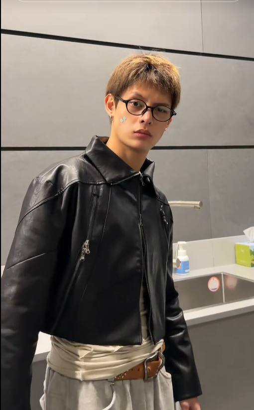 Cortis James HYBE K-pop idol teal star shaped acne patch cheek — star spot patch K-beauty K-pop pimple patch viral 12 million views