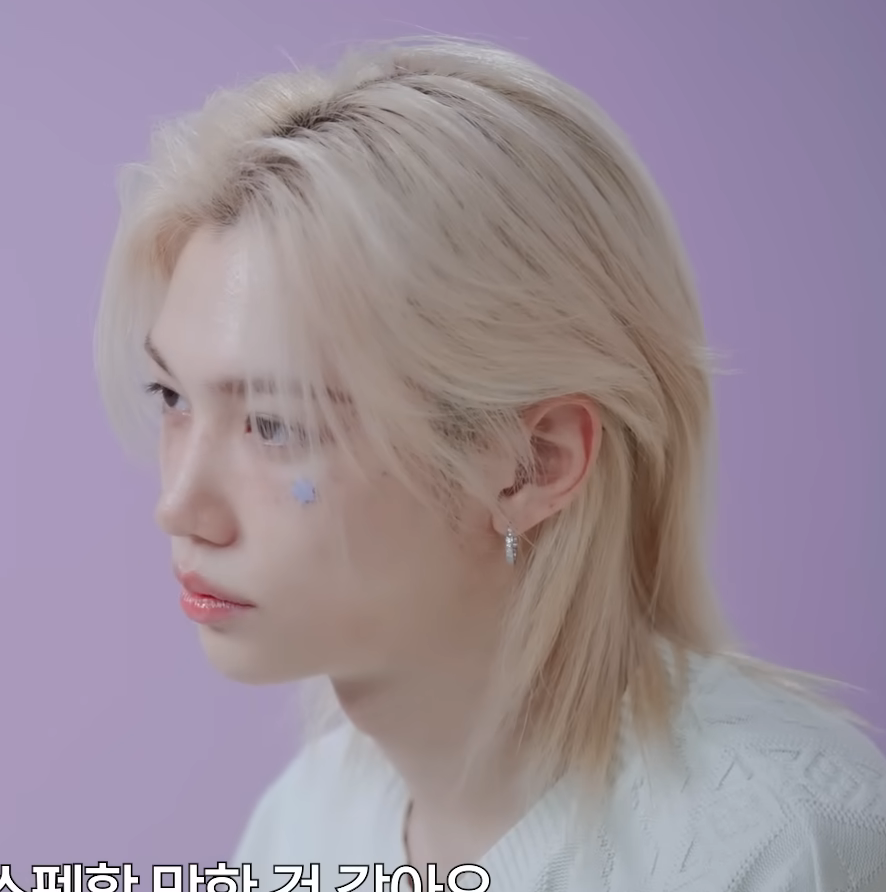 Felix of Stray Kids wearing a star-shaped acne patch — K-pop idol Stray Kids star patch moment from 2 Kids Room 2025